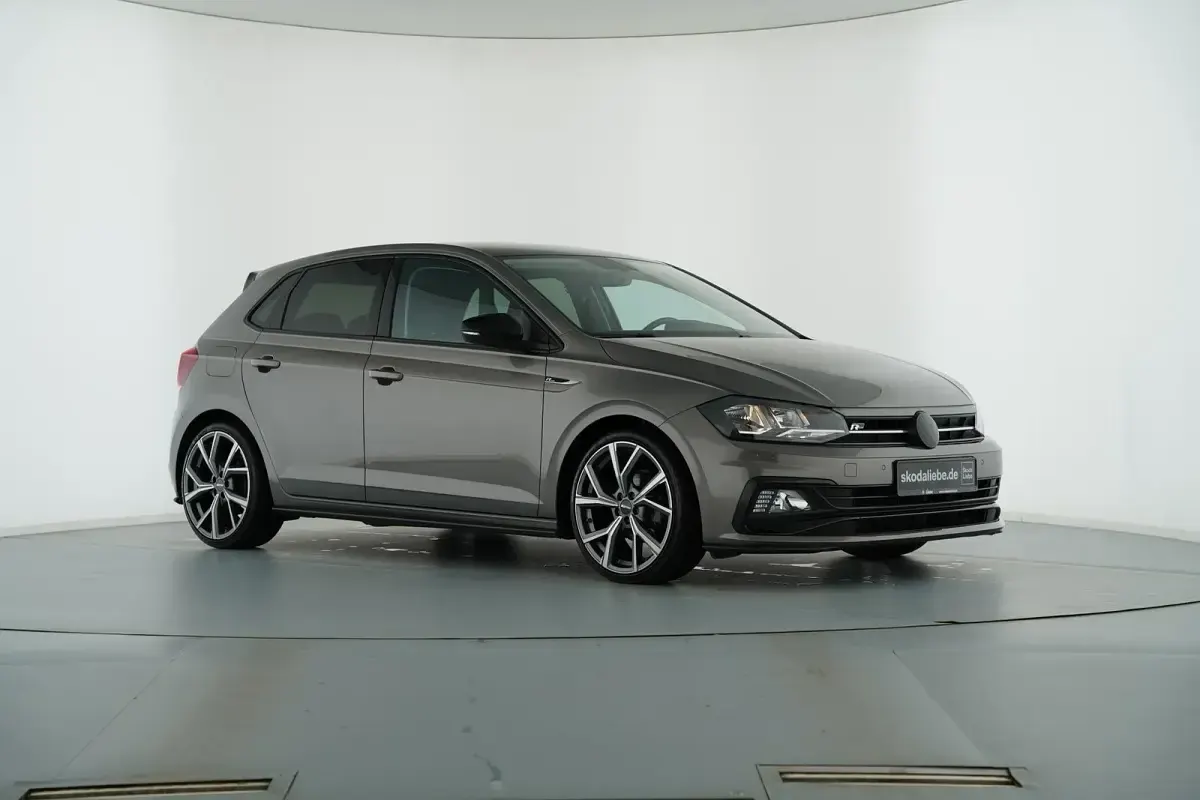 Gebraucht VW Polo R-line 95 PS (69 kW) 2021 Limestone grey metallic Kleinwagen