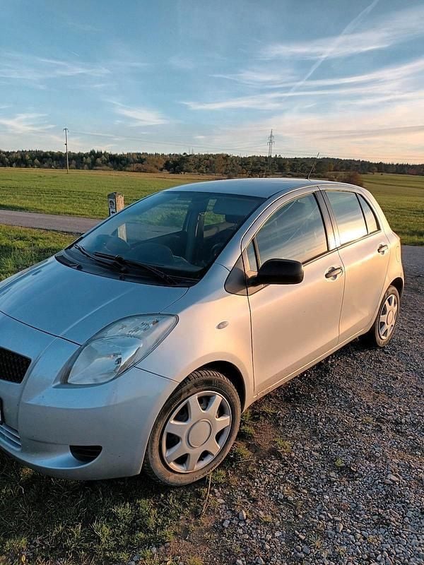 Gebraucht Toyota Yaris 87 PS (63 kW) 2007 Silber Kleinwagen