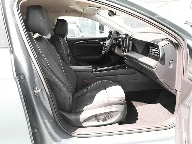 Gebraucht VW Passat Business 150 PS (110 kW) 2025 Maripositgrün metallic Kombi