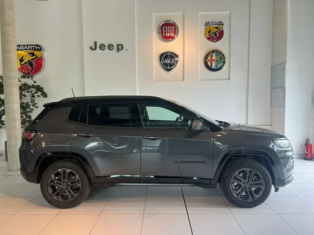 Gebraucht Jeep Compass 131 PS (96 kW) 2022 Grau SUV