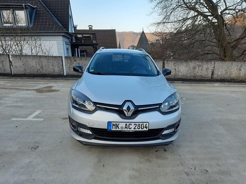 Silber Gebraucht 2015 Renault Mégane III LIMITED Limousine | 4.200 € (Guter Preis) - Bild 1/4