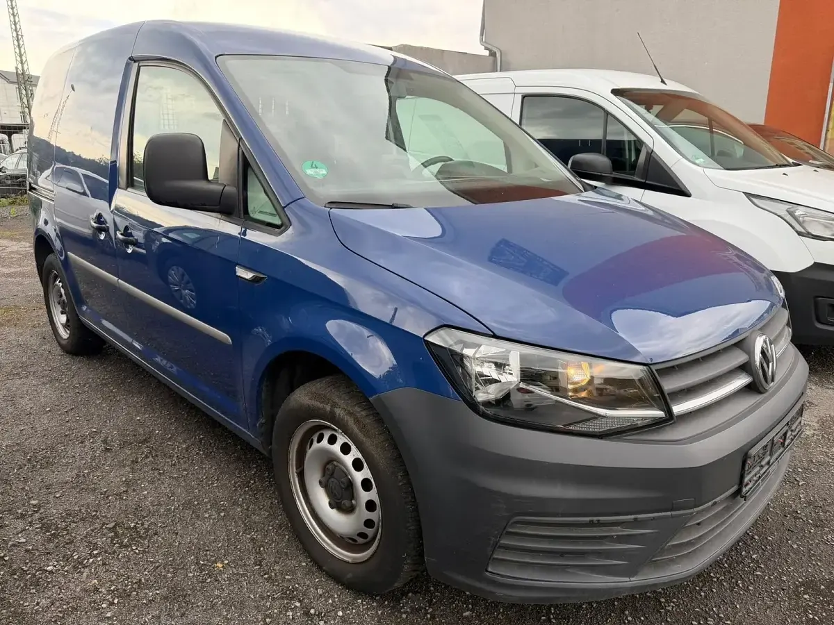 Second-hand VW Caddy 105 CP (77 kW) 2018 Albastru Monovolum