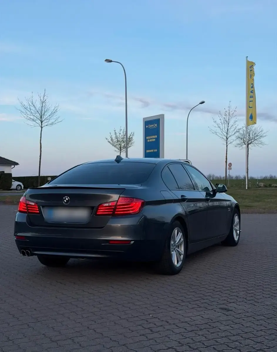 Gebraucht BMW 520 190 PS (139 kW) 2016 Grau Limousine