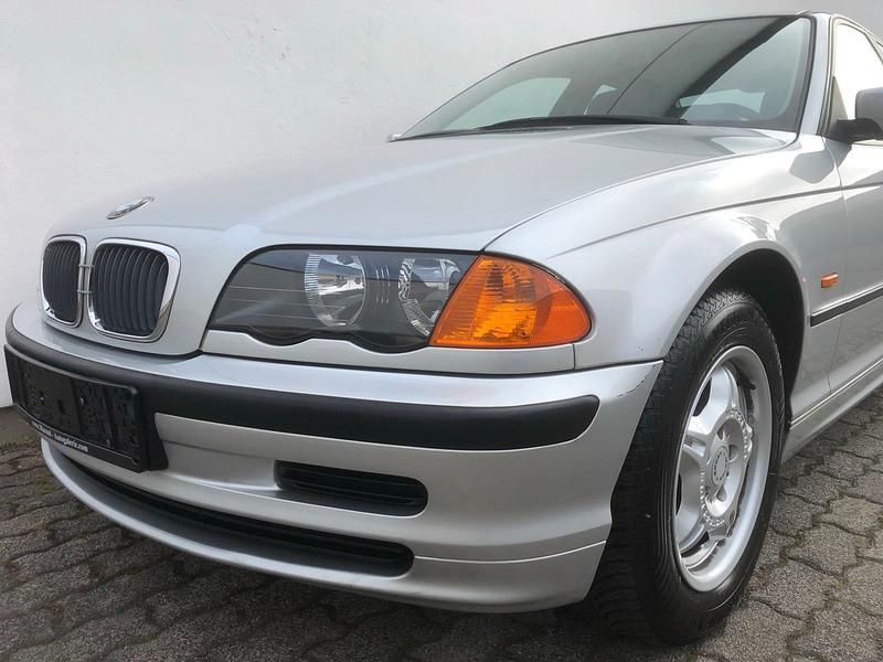 Gebraucht BMW 318 118 PS (86 kW) 1998 Silber Limousine