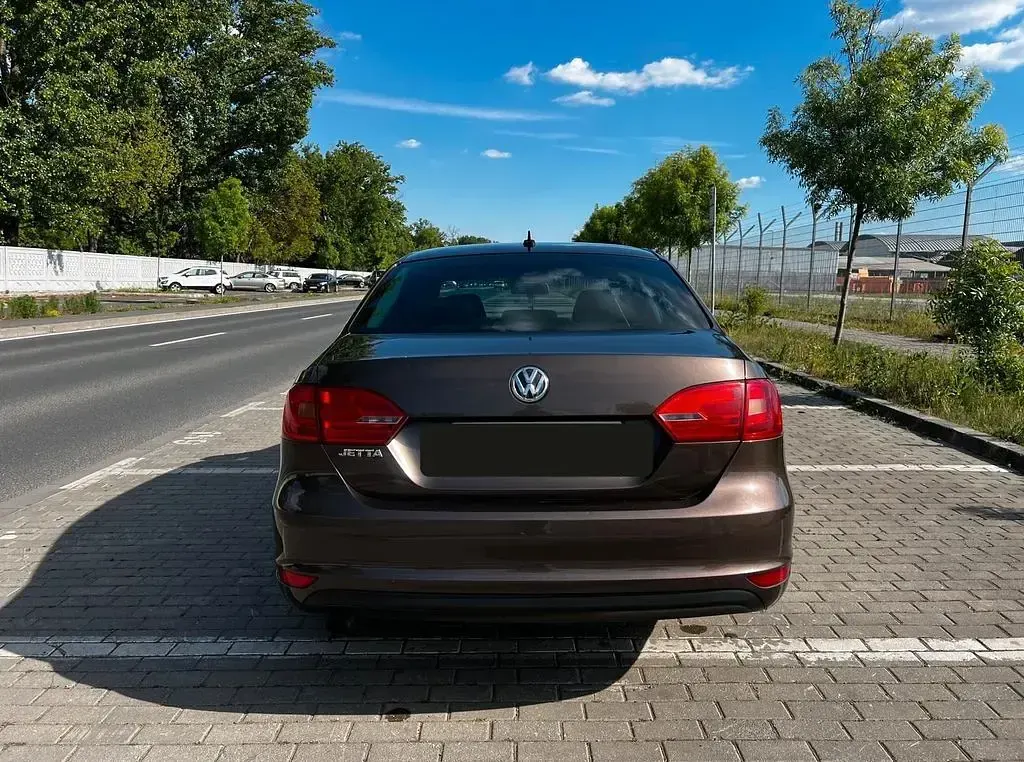 Gebraucht VW Jetta Comfortline 105 PS (77 kW) 2011 Braun Limousine