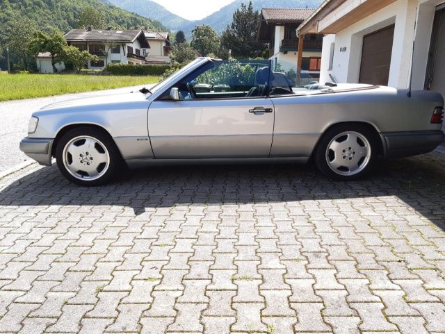 Używany Mercedes E220 150 KM (110 kW) 1997 Srebrny Kabriolet