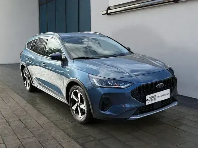 Second-hand Ford Focus Active 116 CP (85 kW) 2023 Albastru Break