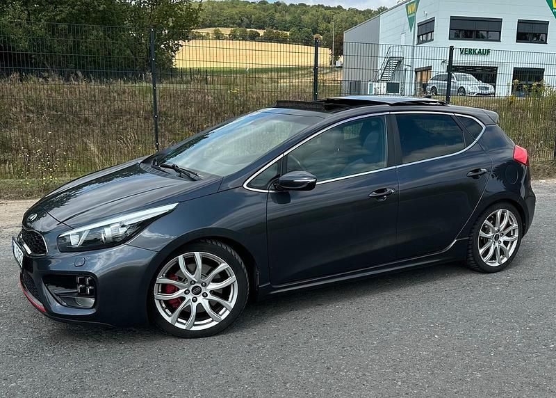 Grau Gebraucht 2018 Kia Ceed GT Limousine | 12.800 € (Guter Preis) - Bild 1/4
