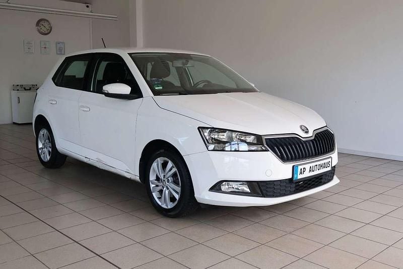 Candyweiss Gebraucht 2019 Skoda Fabia Ambition Kleinwagen | 4.990 € (Superpreis) - Bild 1/4