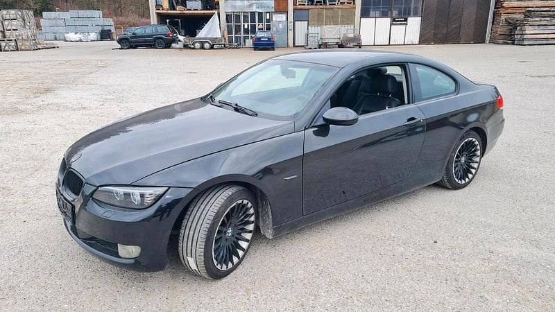 Second-hand BMW 320 170 CP (125 kW) 2009 Negru Coupe
