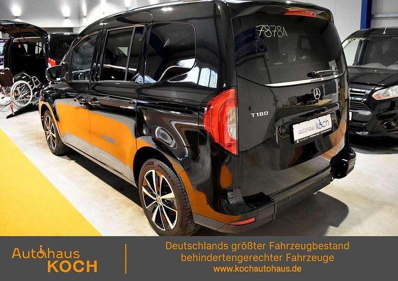 Gebraucht Mercedes 180 131 PS (96 kW) 2025 Loparitschwarz Limousine