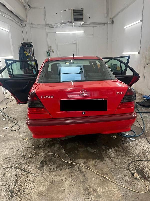 Gebraucht Mercedes C200 102 PS (75 kW) 2000 Rot Limousine