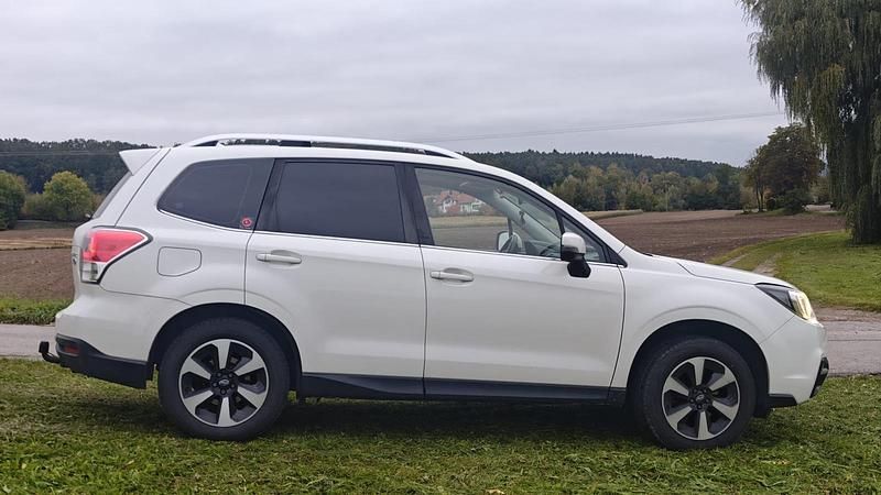 Weiß Gebraucht 2017 Subaru Forester SUV | 15.900 € (Teuer) - Bild 1/4