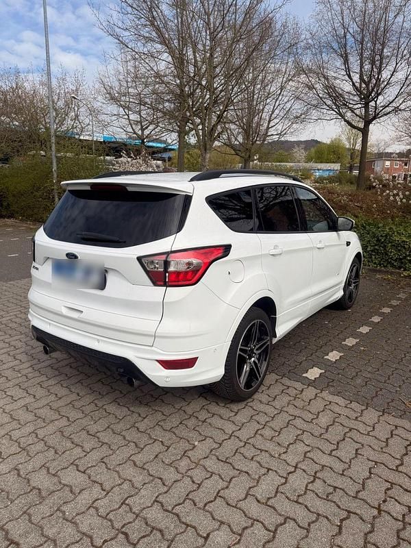 Używany Ford Kuga ST-Line 242 KM (177 kW) 2018 Biały SUV