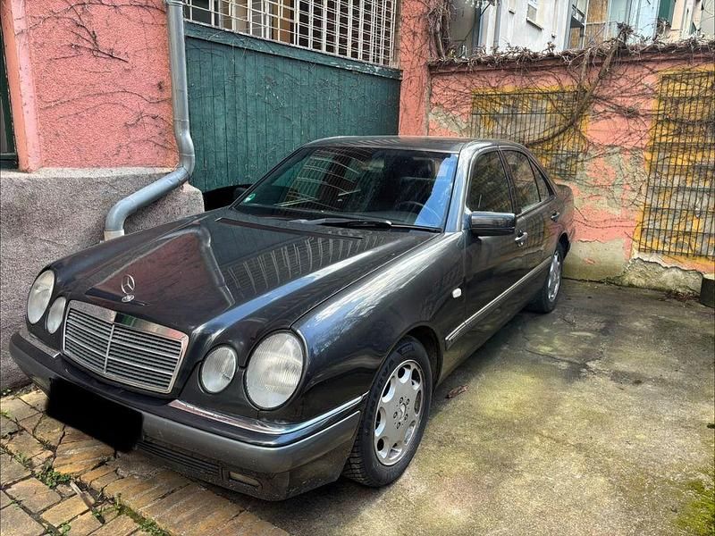 Gebraucht Mercedes E320 Elegance 220 PS (161 kW) 1996 Schwarz Limousine