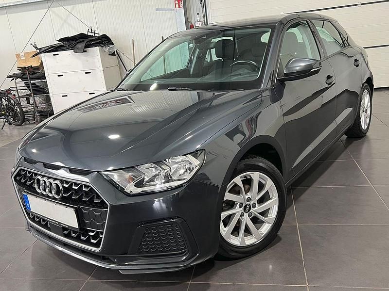 Grau Gebraucht 2021 Audi A1 Sportback Advanced Kleinwagen | 14.995 € - Bild 1/4