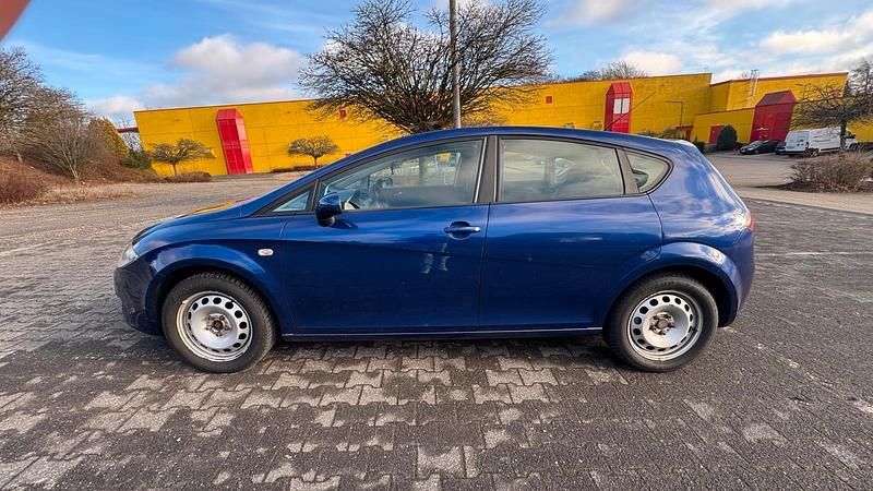Usata Seat Leon 102 CV (75 kW) 2006 Blu Utilitaria