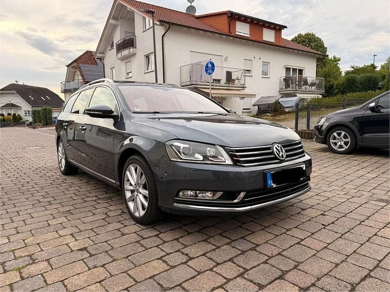 Grau Gebraucht 2012 VW Passat Kombi | 7.999 € (Etwas zu teuer) - Bild 1/4