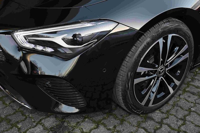 Gebraucht Mercedes CLA180 136 PS (100 kW) 2025 Metalliclack kosmosschwarz Limousine