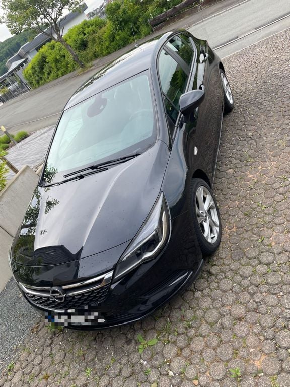 Schwarz Gebraucht 2016 Opel Astra Edition Limousine | 9.500 € (Guter Preis) - Bild 1/4