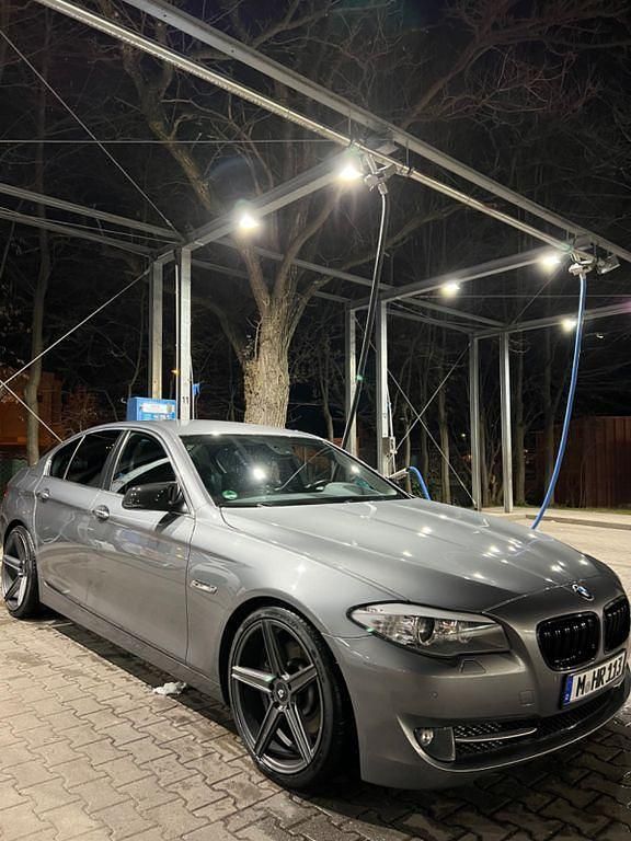 Gebraucht BMW 528 258 PS (189 kW) 2010 Grau Limousine