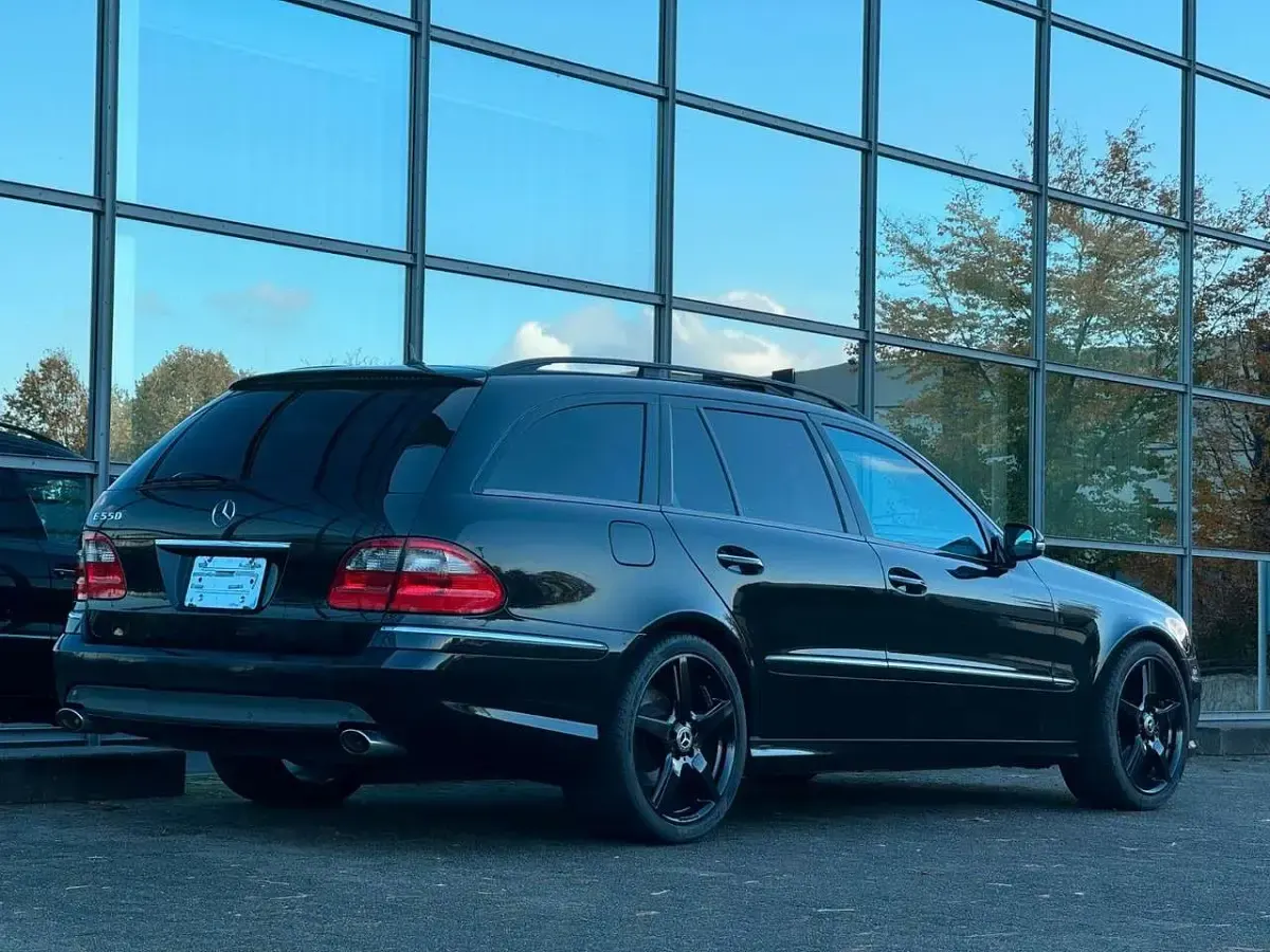 Używany Mercedes E500 387 KM (284 kW) 2007 Czarny Kombi