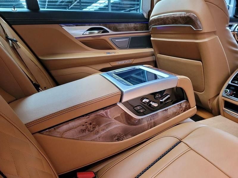 Gebraucht BMW 730L 265 PS (194 kW) 2016 Gold Limousine