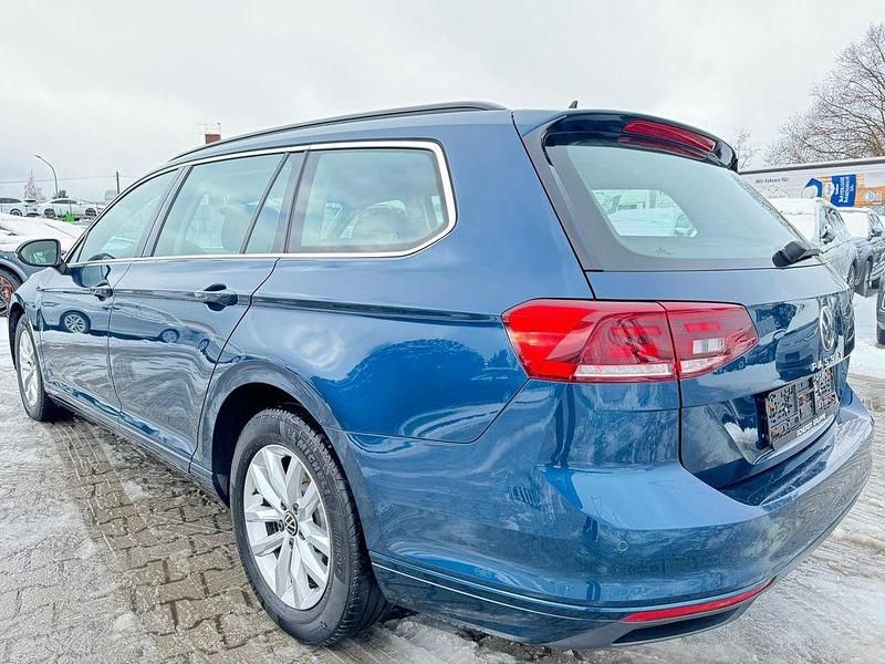 Gebraucht VW Passat Business 150 PS (110 kW) 2022 Blau Kombi