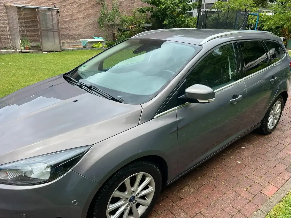 Gebraucht Ford Focus Titanium 120 PS (88 kW) 2015 Braun Kombi