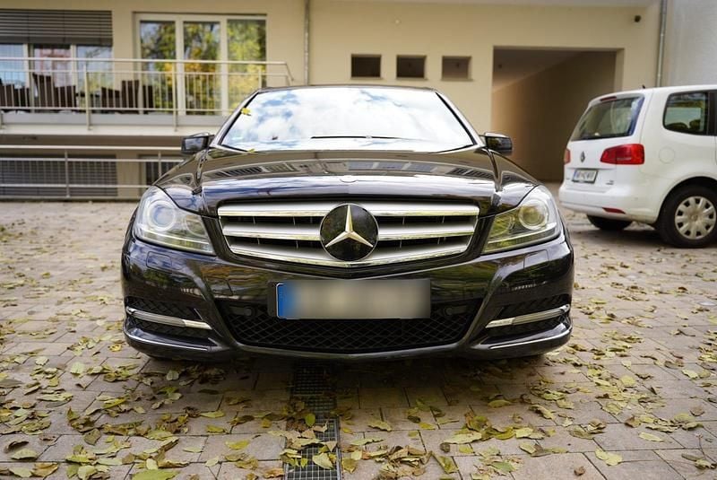 Schwarz Gebraucht 2011 Mercedes C350 Limousine | 14.300 € (Fairer Preis) - Bild 1/4