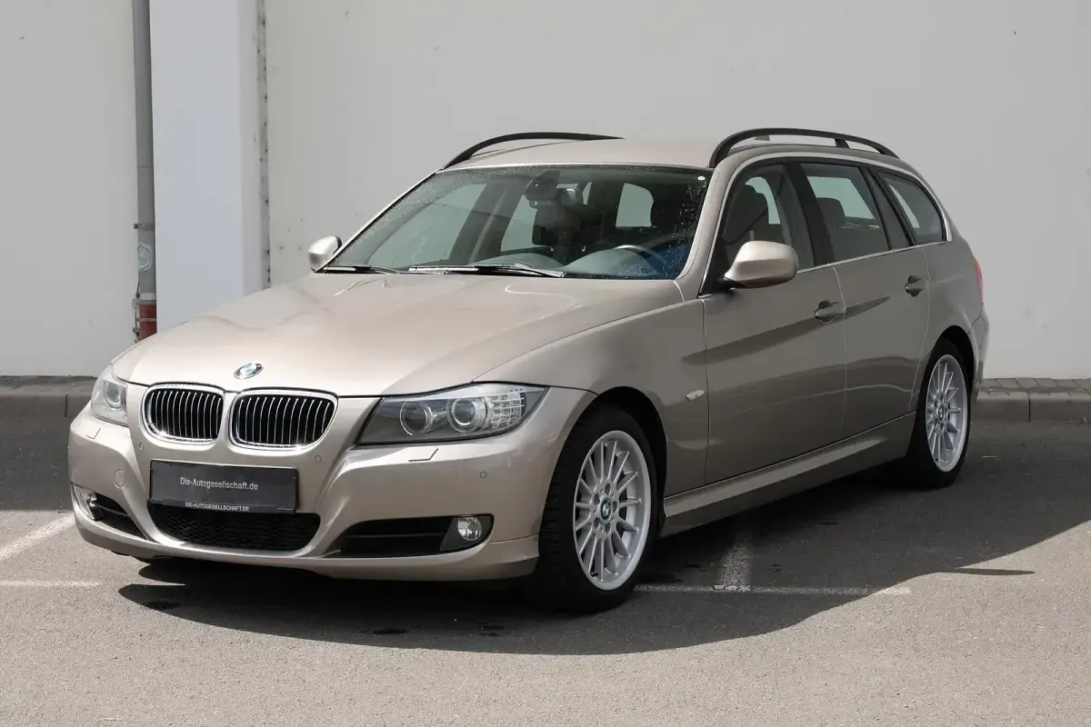 Gebraucht BMW 330 245 PS (180 kW) 2009 Platinbronze metallic Kombi