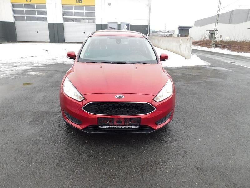 Rot Gebraucht 2015 Ford Focus Trend Limousine | 7.750 € (Guter Preis) - Bild 1/4