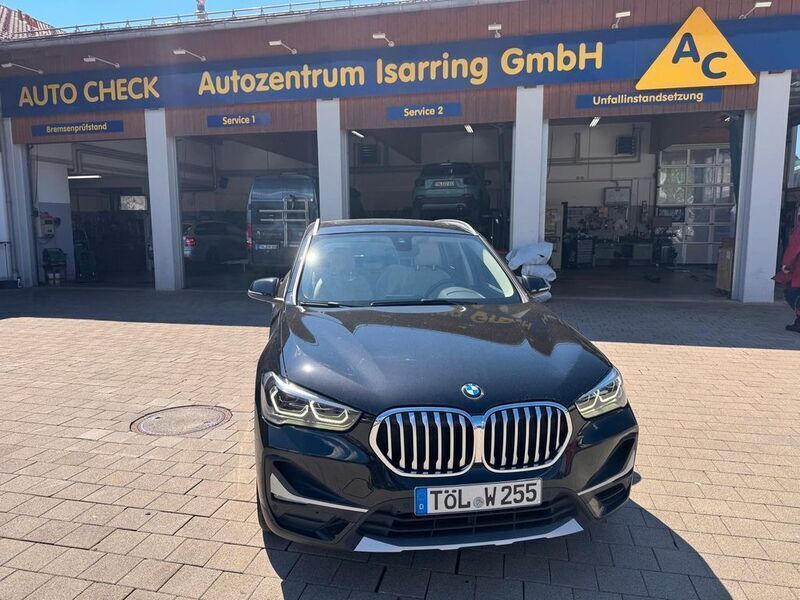 Schwarz Gebraucht 2021 BMW X1 xLine SUV | 25.900 € (Superpreis) - Bild 1/4