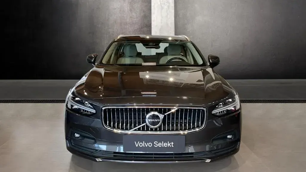 Second-hand Volvo V90 Momentum 197 CP (144 kW) 2021 Gri Break