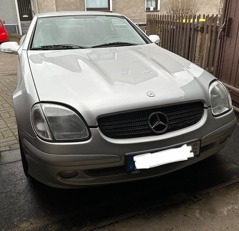 Silber Gebraucht 2002 Mercedes SLK230 Cabrio | 7.950 € (Etwas zu teuer) - Bild 1/4