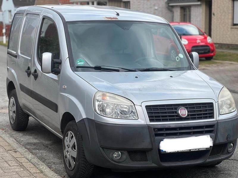 Gebraucht Fiat Doblò 2010 Silber Van / Kleinbus
