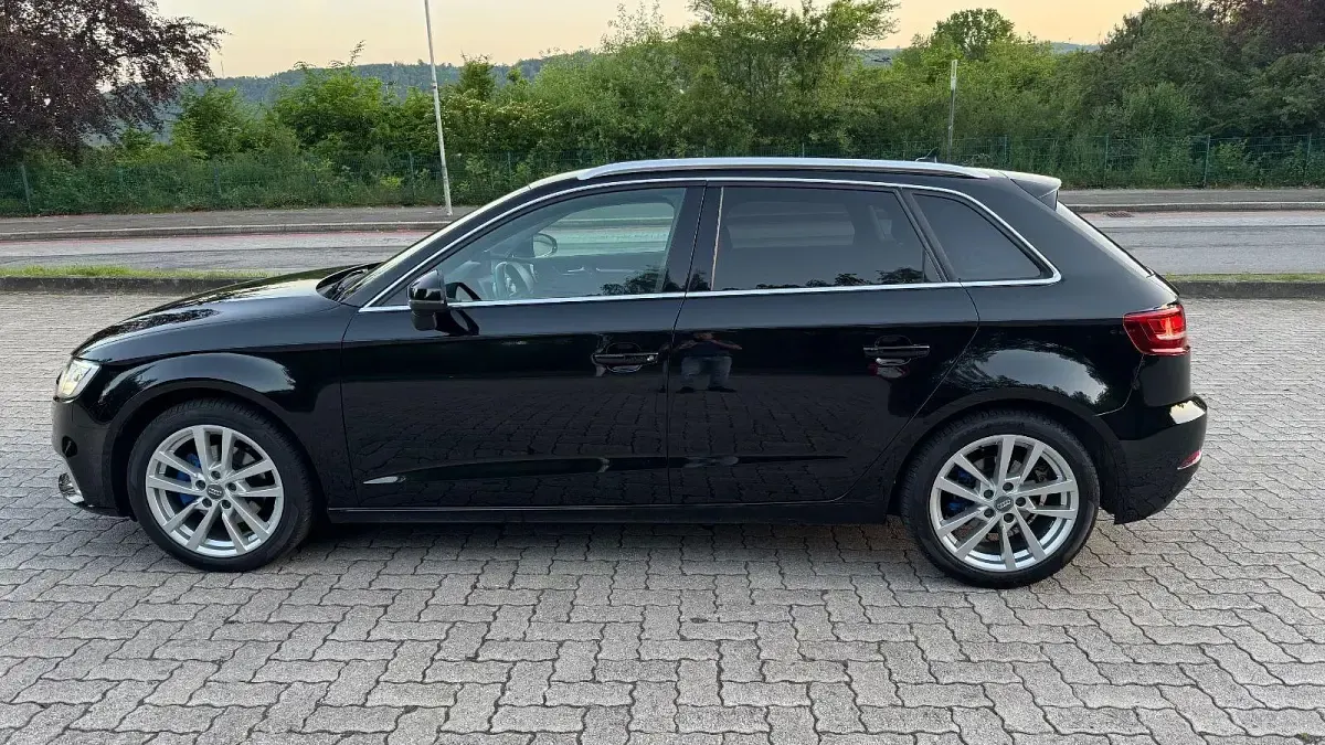 Gebraucht Audi A3 Ambiente 150 PS (110 kW) 2018 Schwarz Limousine