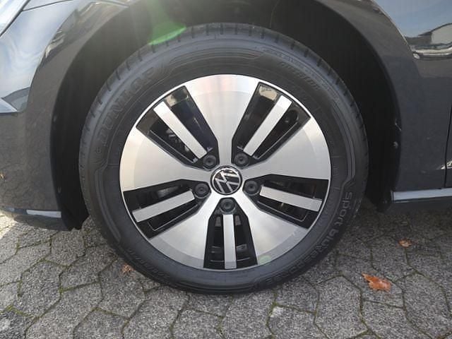 Gebraucht VW Golf 100 kW (136 PS) 2021 Uranograu Limousine