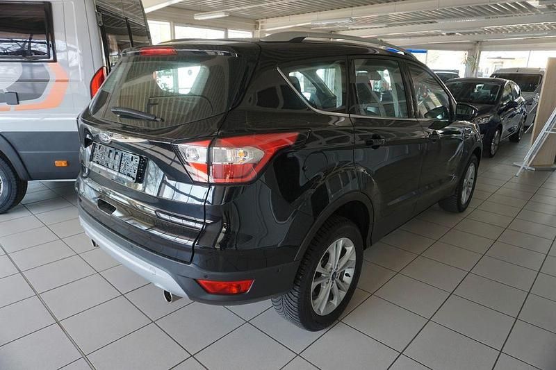 Gebraucht Ford Kuga Titanium 150 PS (110 kW) 2019 Schwarz SUV