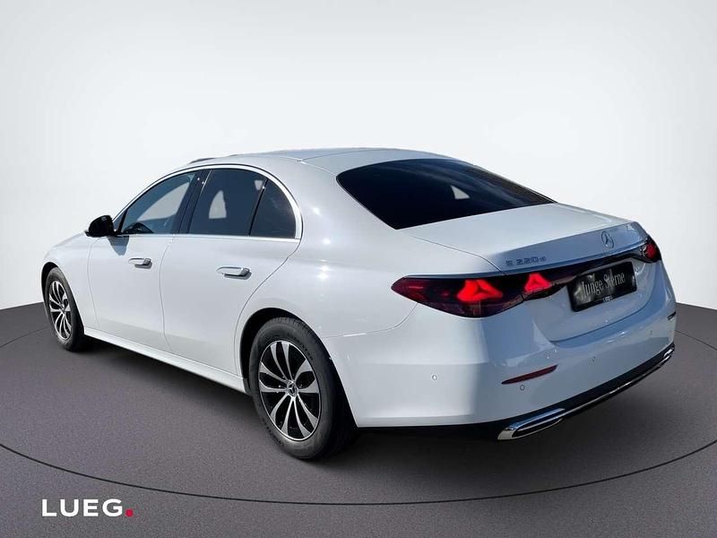 Gebraucht Mercedes E220 Avantgarde 197 PS (144 kW) 2025 Manufaktur lack manufaktur opa Limousine