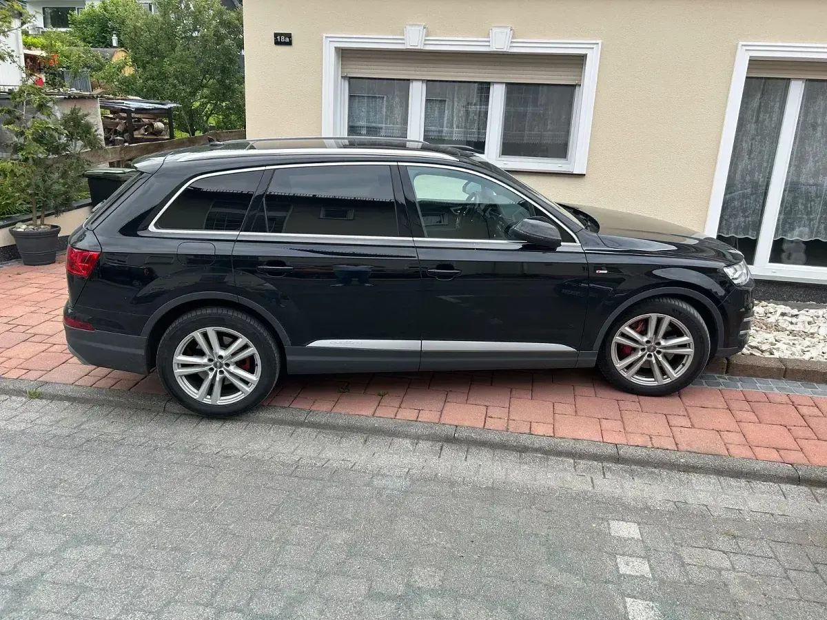 Gebraucht Audi Q7 Ambiente 272 PS (200 kW) 2015 Schwarz SUV
