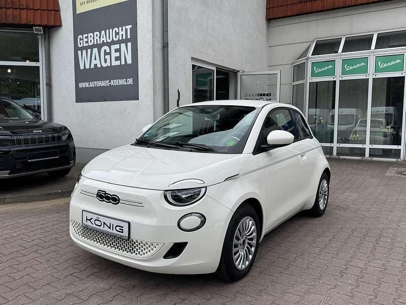 Weiss Gebraucht 2023 Fiat 500e Kleinwagen | 23.776 € (Fairer Preis) - Bild 1/4