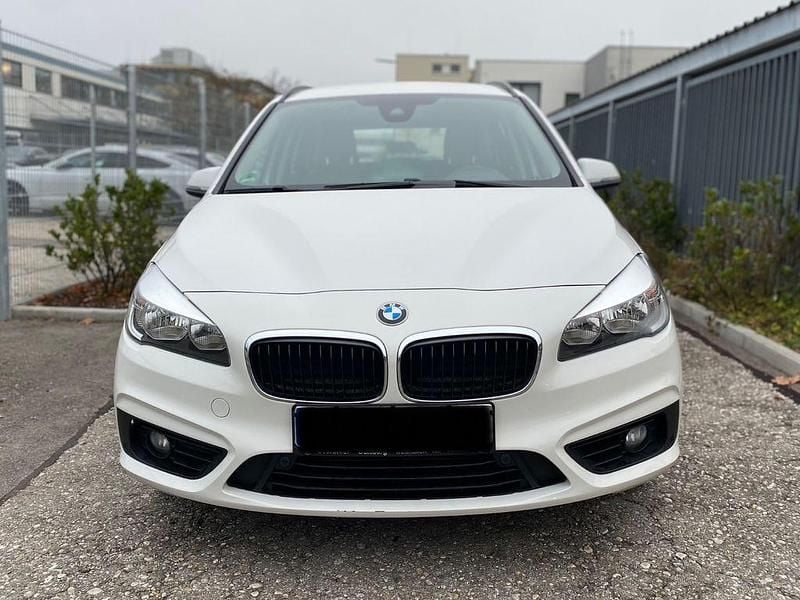 Gebraucht BMW 218 Gran Tourer Advantage 136 PS (100 kW) 2015 Weiß Van / Kleinbus