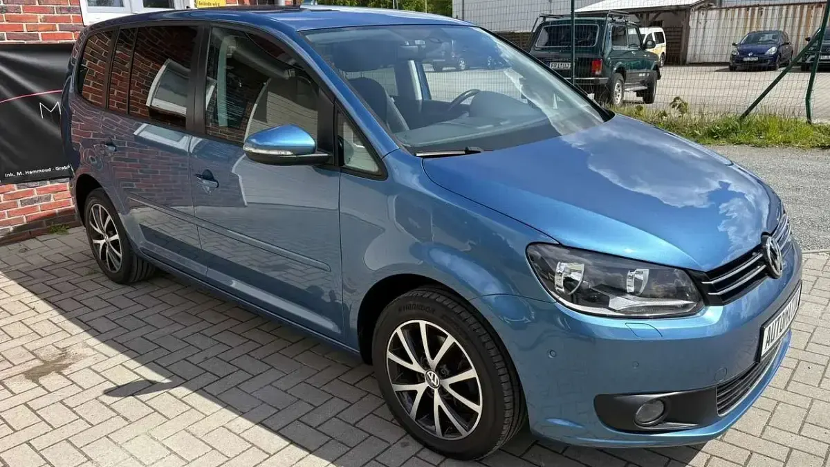 Gebraucht VW Touran Comfortline 105 PS (77 kW) 2015 Pacific blue metallic Van / Kleinbus