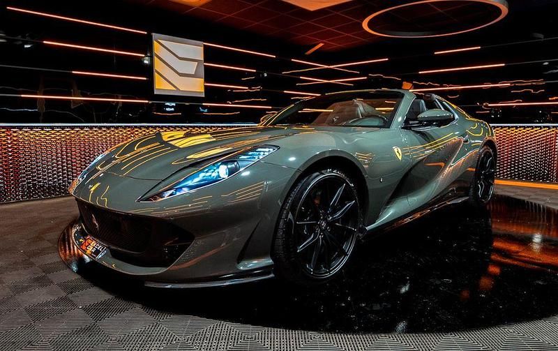 Grau Gebraucht 2022 Ferrari 812 Cabrio | 519.900 € - Bild 1/4