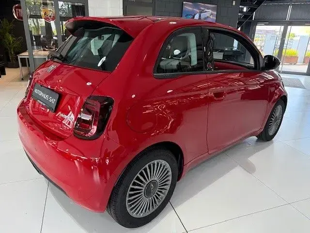 Neu Fiat 500 Icon 65 PS (47 kW) 2026 Rot Kleinwagen