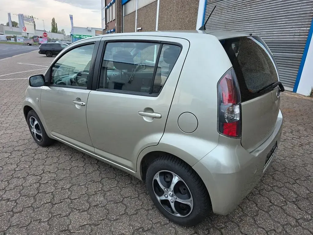 Gebraucht Daihatsu Sirion 91 PS (66 kW) 2011 Gelb Kleinwagen