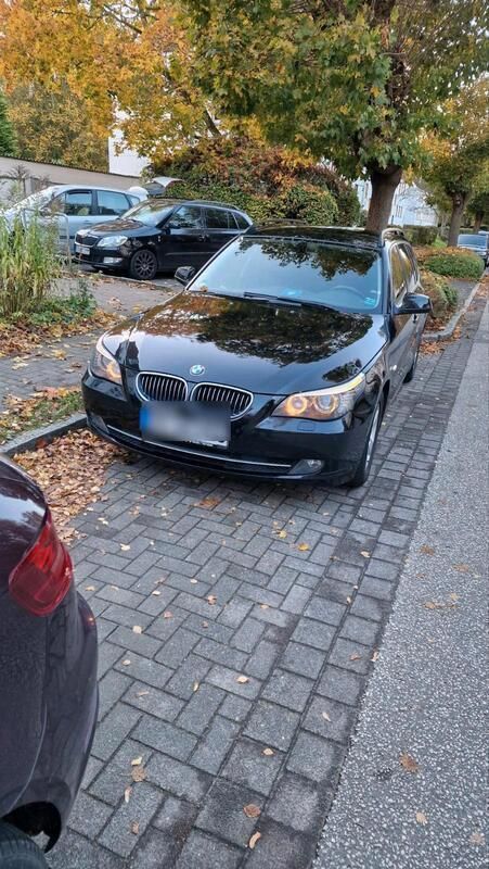 Schwarz Gebraucht 2010 BMW 525 Kombi | 6.100 € (Fairer Preis) - Bild 1/4