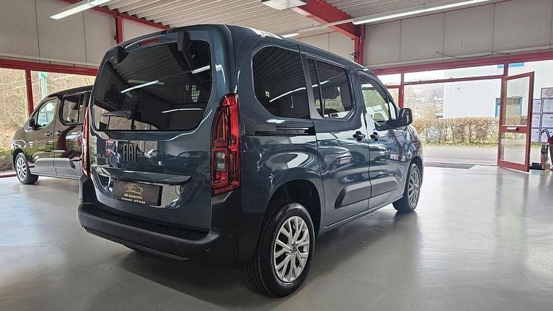 Neu Fiat Doblò 102 PS (75 kW) 2026 Blau Van / Kleinbus