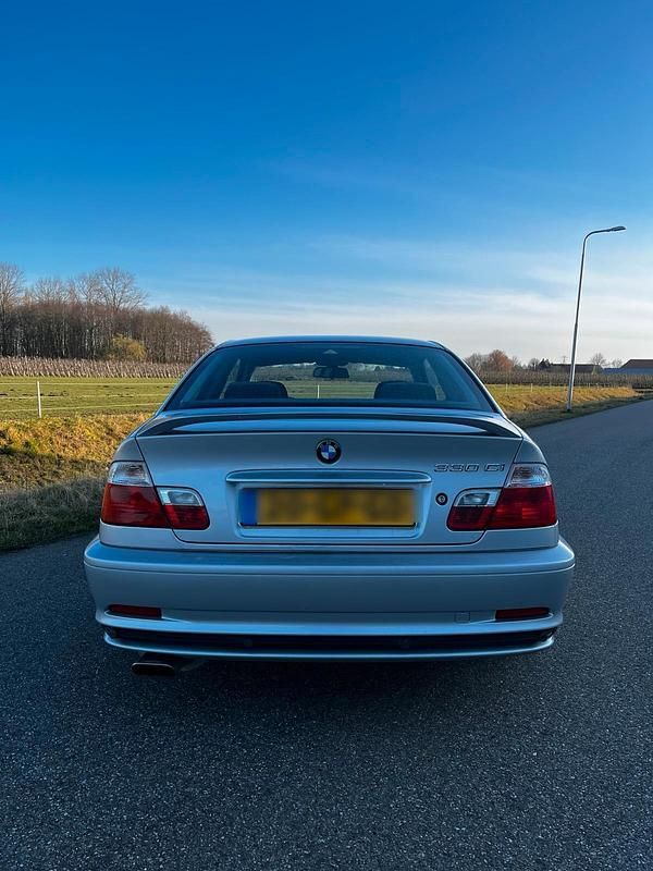 Gebraucht BMW 330 Executive 231 PS (169 kW) 2001 Silber Coupé